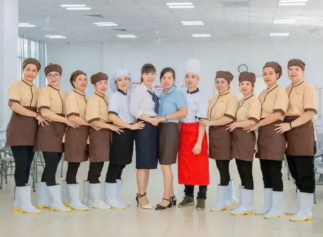 Đội ngũ nhân viên LG Food trong đồng phục